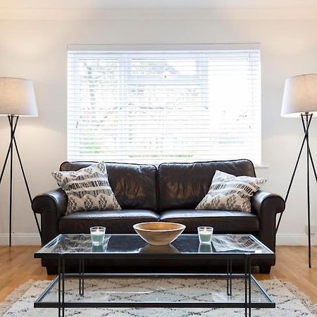 3 Bed House/Garden/Wi-Fi/Parking/Central Location Villa Guildford Bagian luar foto