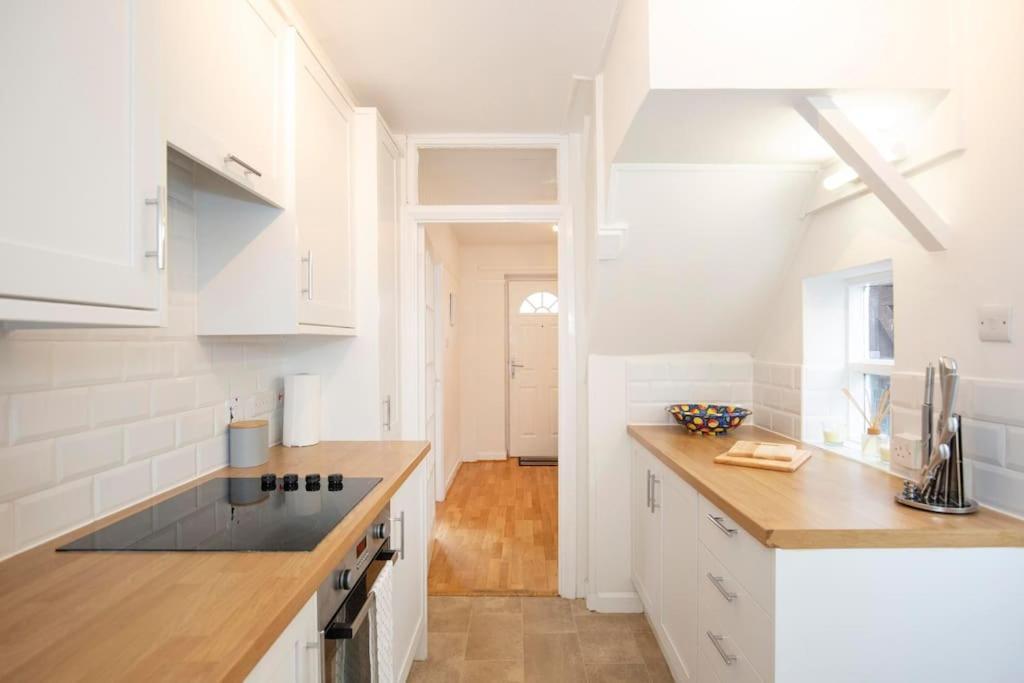 3 Bed House/Garden/Wi-Fi/Parking/Central Location Villa Guildford Bagian luar foto