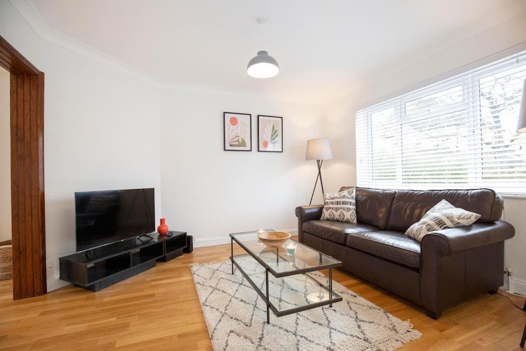 3 Bed House/Garden/Wi-Fi/Parking/Central Location Villa Guildford Bagian luar foto