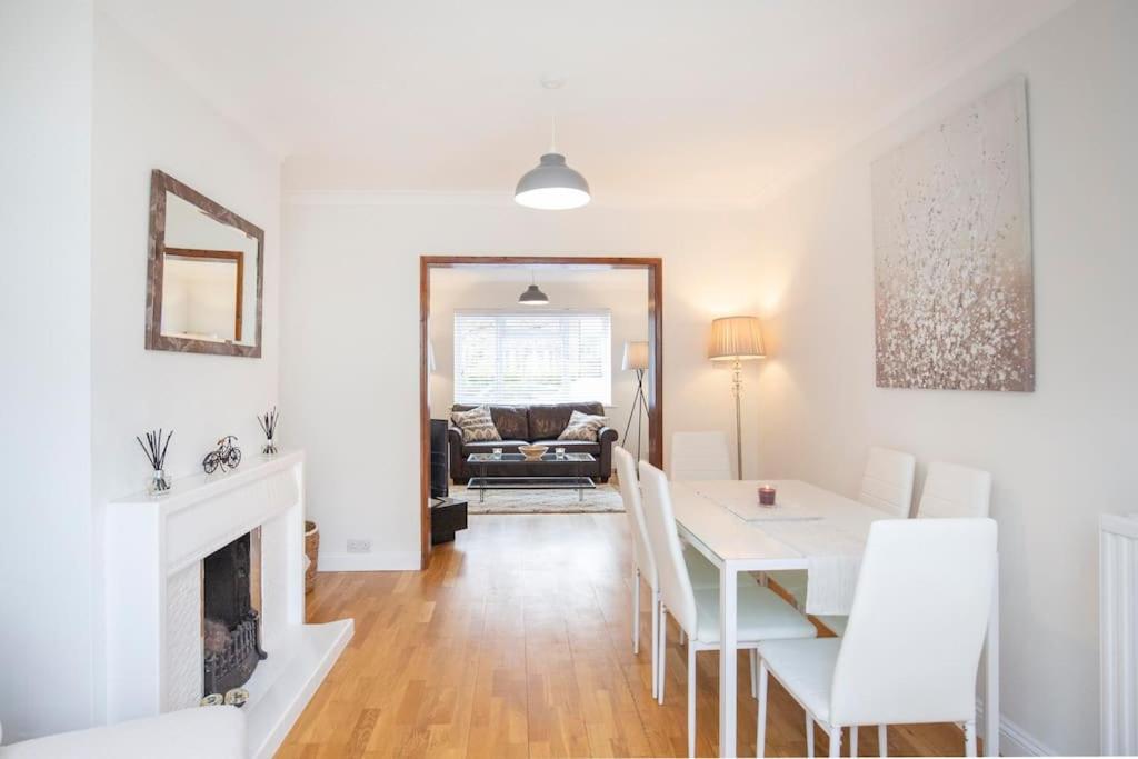3 Bed House/Garden/Wi-Fi/Parking/Central Location Villa Guildford Bagian luar foto