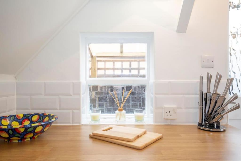 3 Bed House/Garden/Wi-Fi/Parking/Central Location Villa Guildford Bagian luar foto
