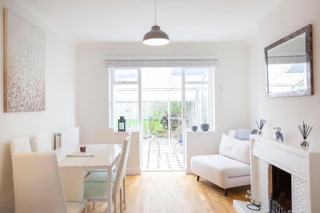 3 Bed House/Garden/Wi-Fi/Parking/Central Location Villa Guildford Bagian luar foto