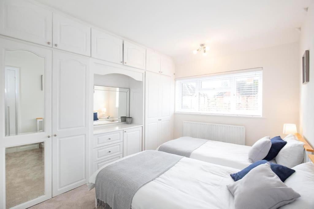3 Bed House/Garden/Wi-Fi/Parking/Central Location Villa Guildford Bagian luar foto